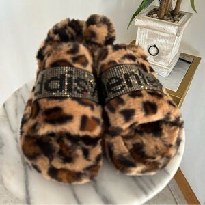Daisy Fuentes Leopard Print Fuzzy Slides